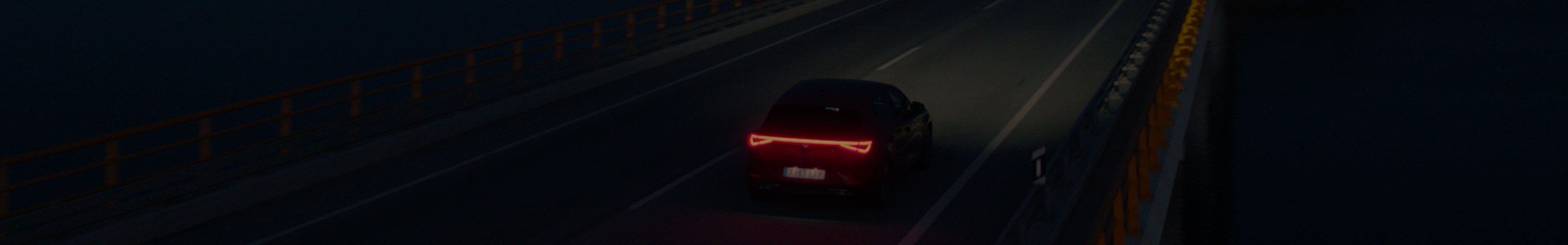 The lights of the SEAT Leon 2021 in the darkness