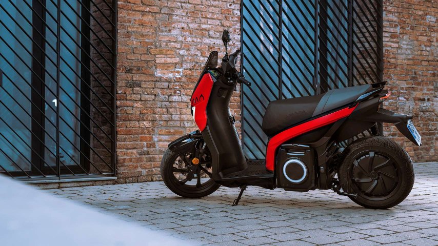 SEAT Mo electric scooter left side view in red and black urban mobility 