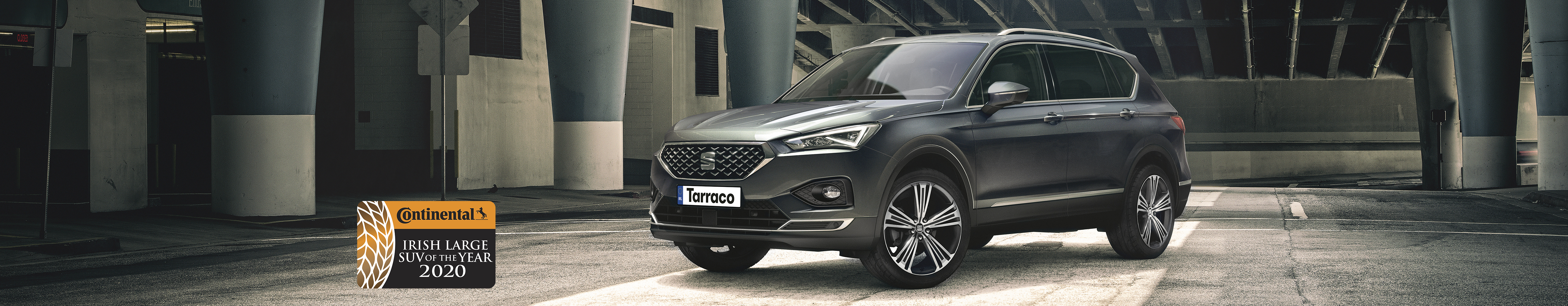 SEAT Tarraco 2021 SUV 7 seater parked outside building beauty shot