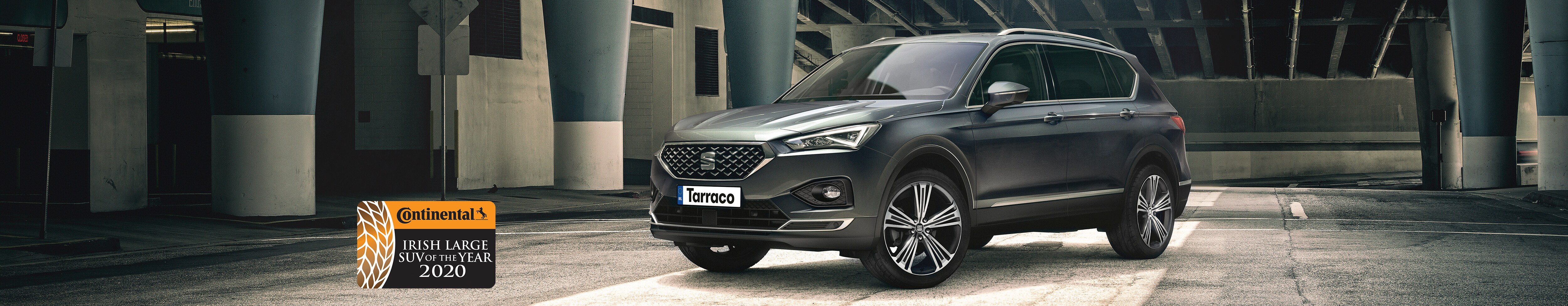SEAT Tarraco 2021 SUV 7 seater parked outside building beauty shot