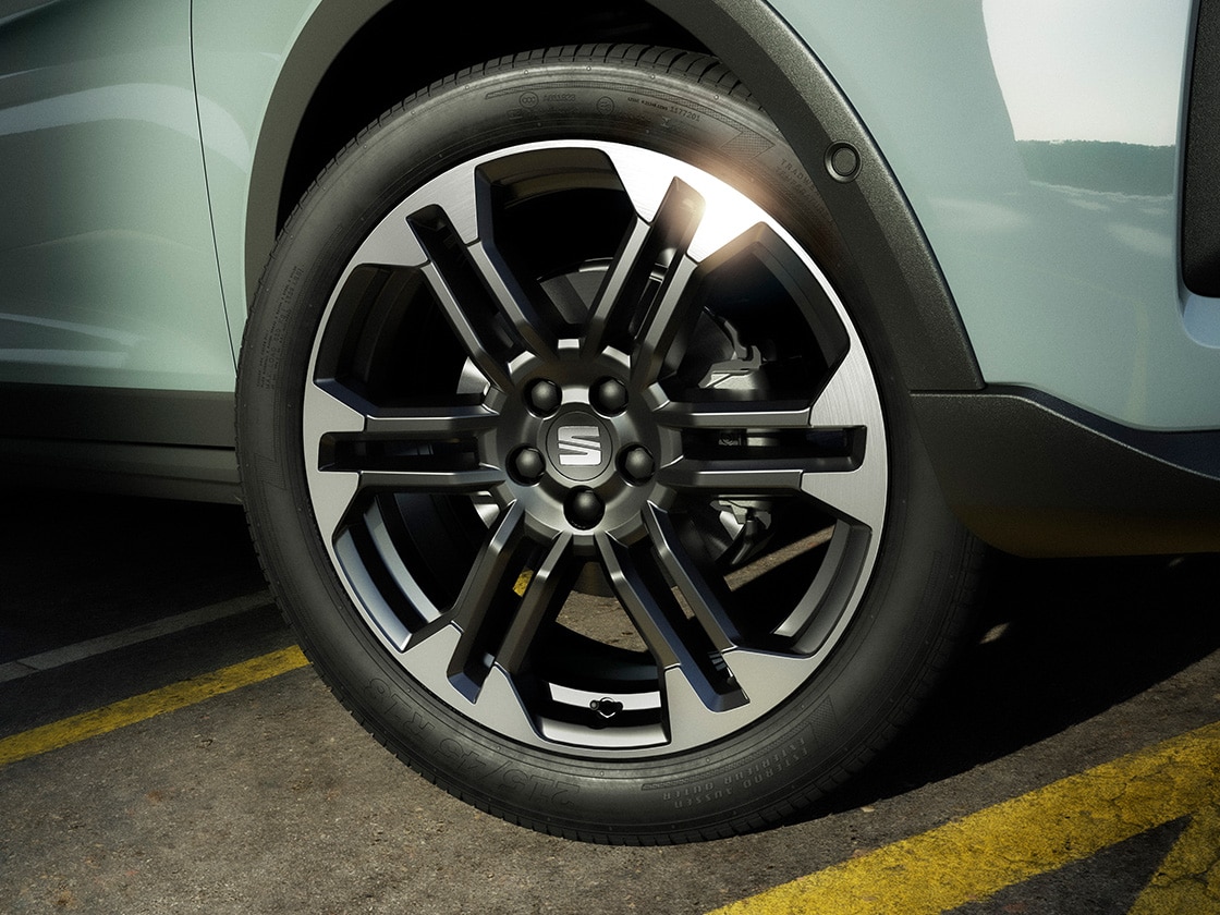 SEAT Arona’s 18-inch performance machined alloy wheels close-up