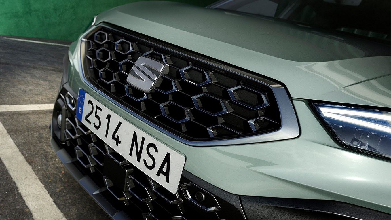 SEAT Arona's new front grille close-up with geometric design.