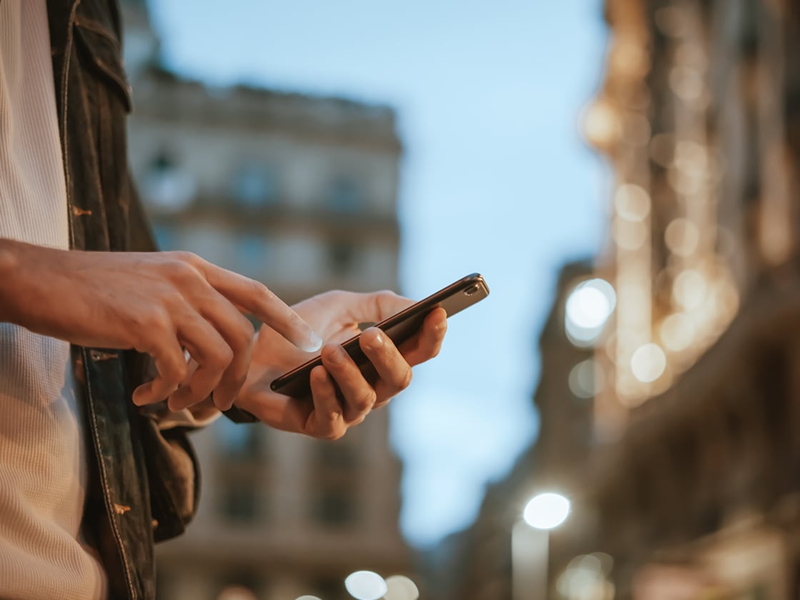 My SEAT App offers different remote services. Through the phone, the driver can access to real time updates and online functionalities, such as set the temperature, know where your seat leon sportstourer  is.