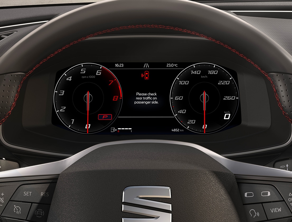 SEAT Leon digital cockpit with exit assist