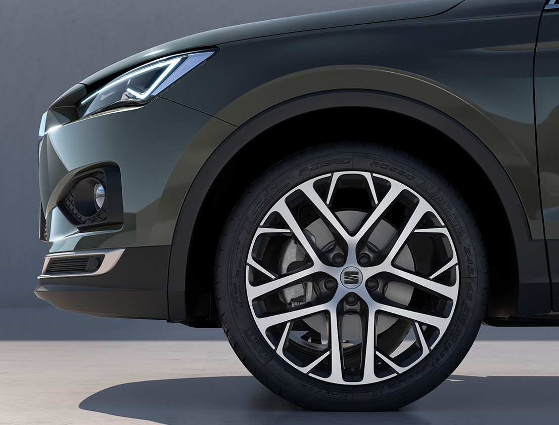 The new SEAT Tarraco XPERIENCE with Nuclear Grey Alloy Wheels   