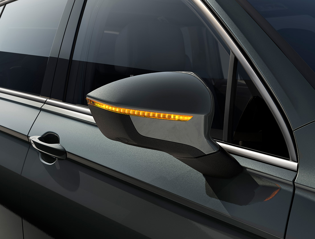 The new SEAT Tarraco XPERIENCE wing mirror with lights  