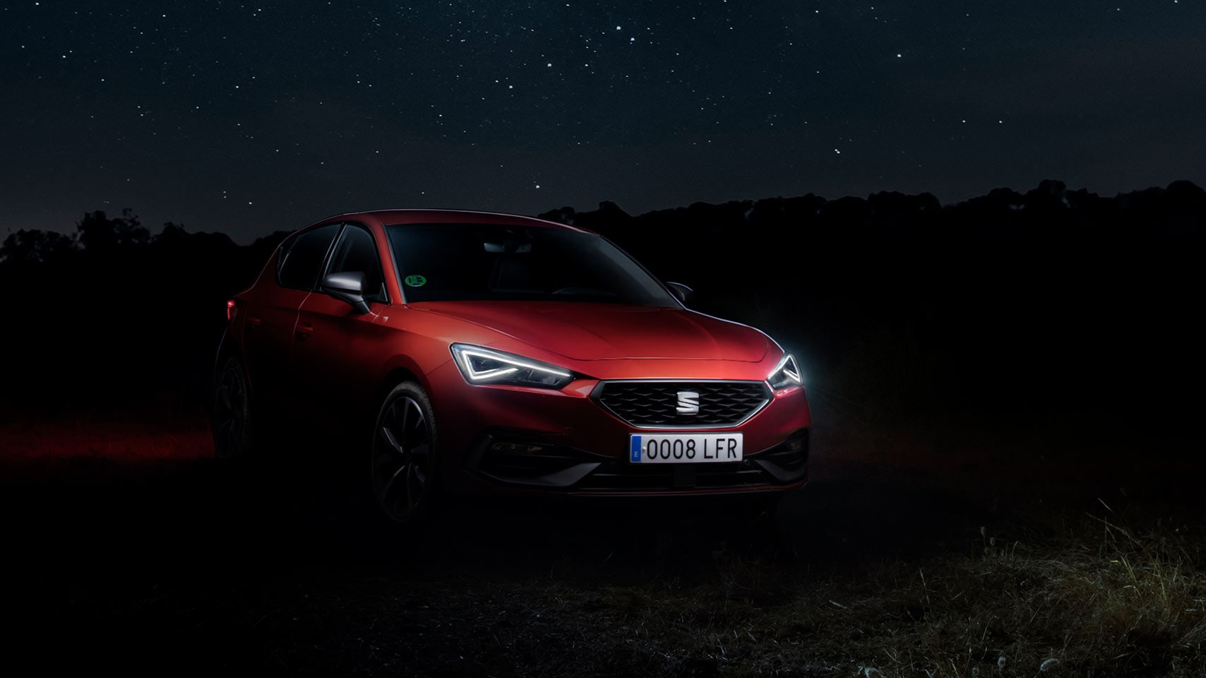 800 hours in pitch darkness to test the lights of the SEAT Leon.