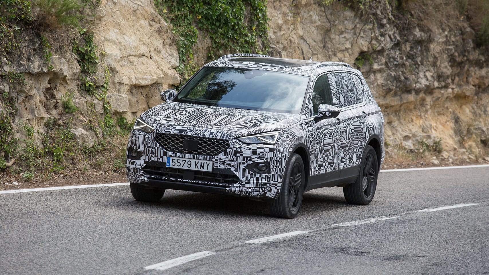 On and off-road test driving the new SEAT Tarraco large SUV