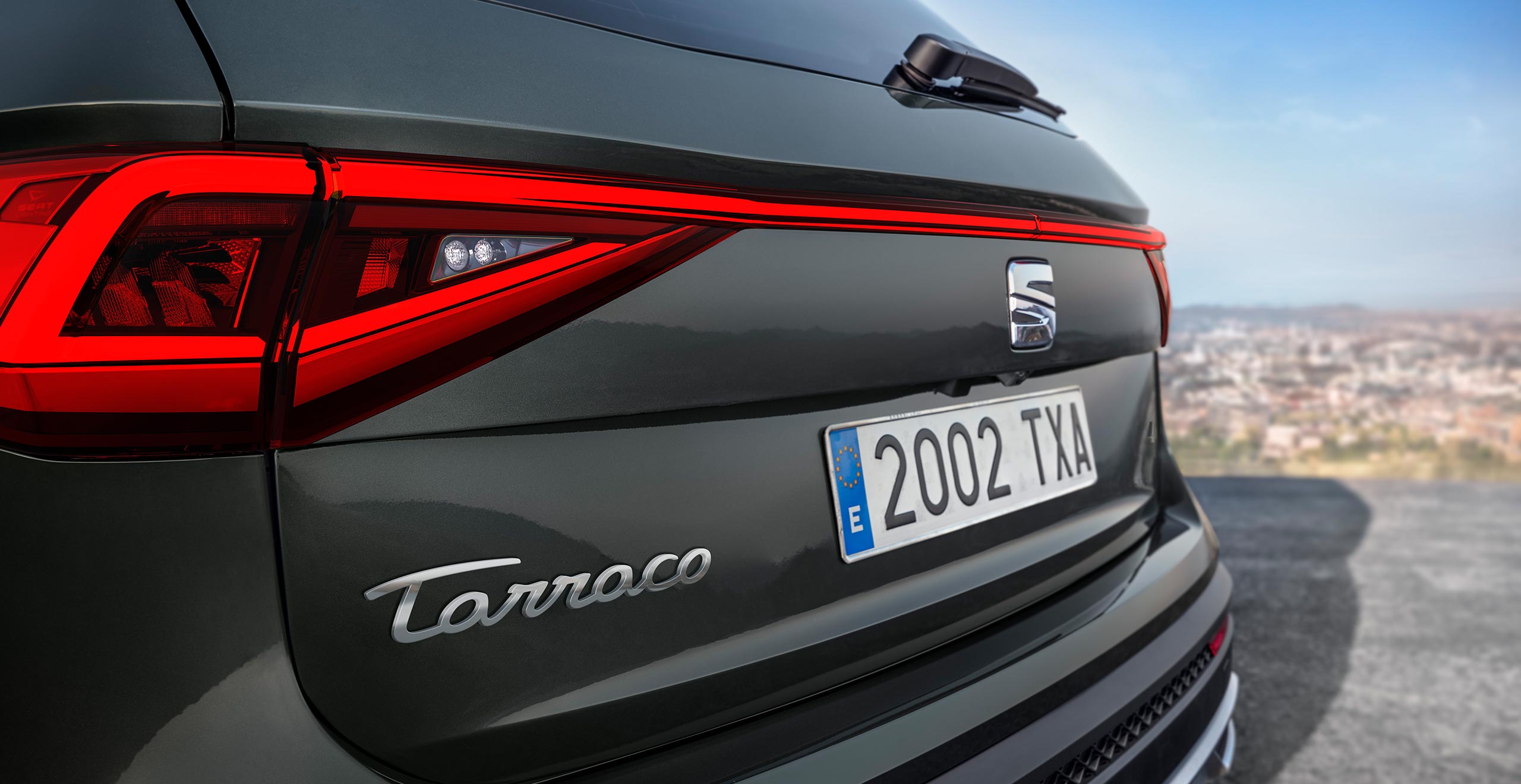 SEAT Tarraco 2021 SUV 7 seater rear view with full led coast to coast lights