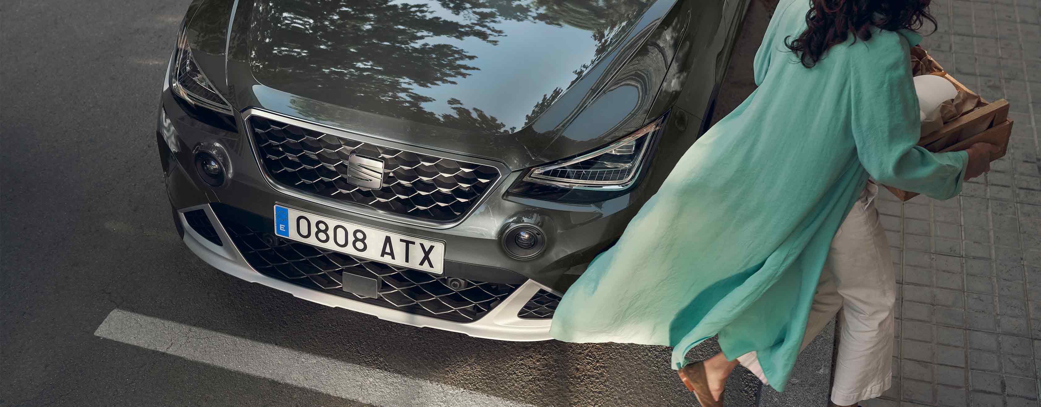SEAT Arona dark camouflage colour, front grille with full LED headlights
