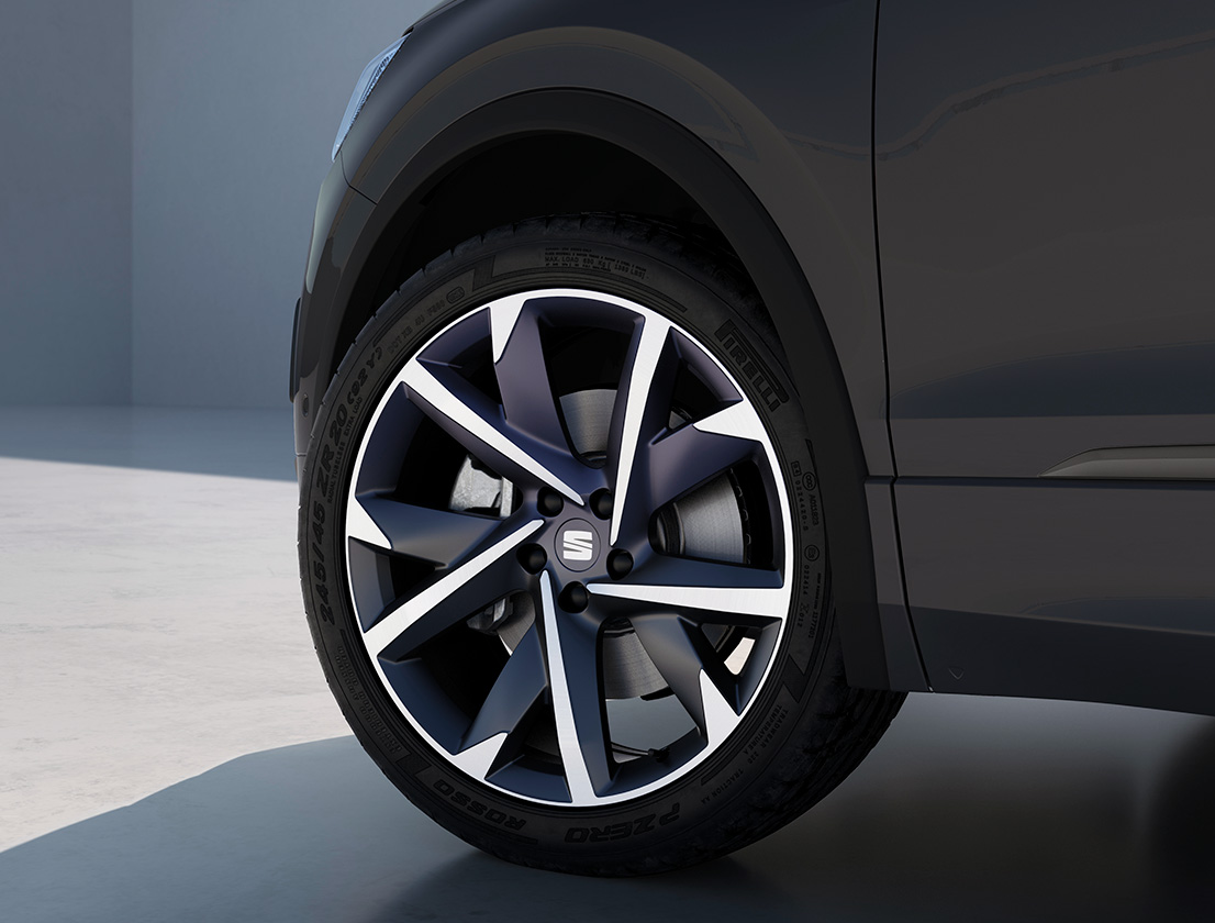 Grey SEAT Tarraco FR with 20” Alloys in Cosmo Grey  