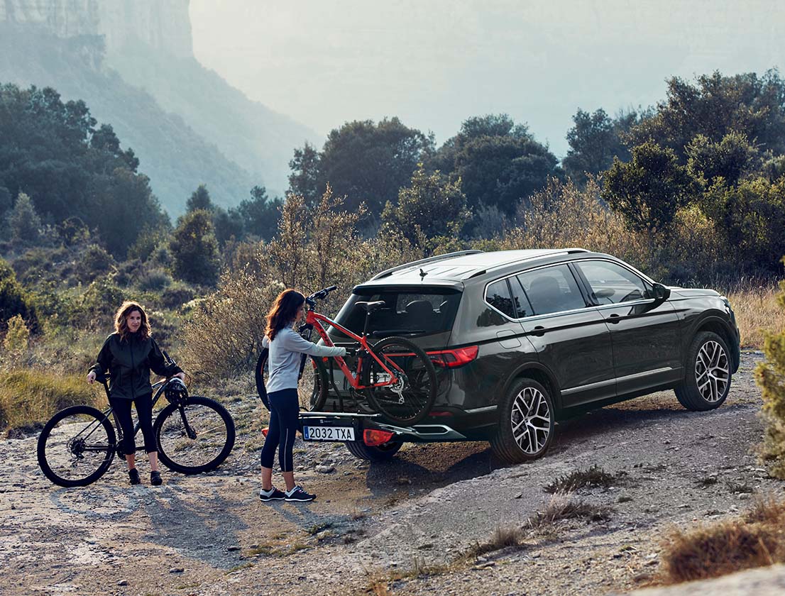 The new SEAT Tarraco XPERIENCE with bike rack at rear  