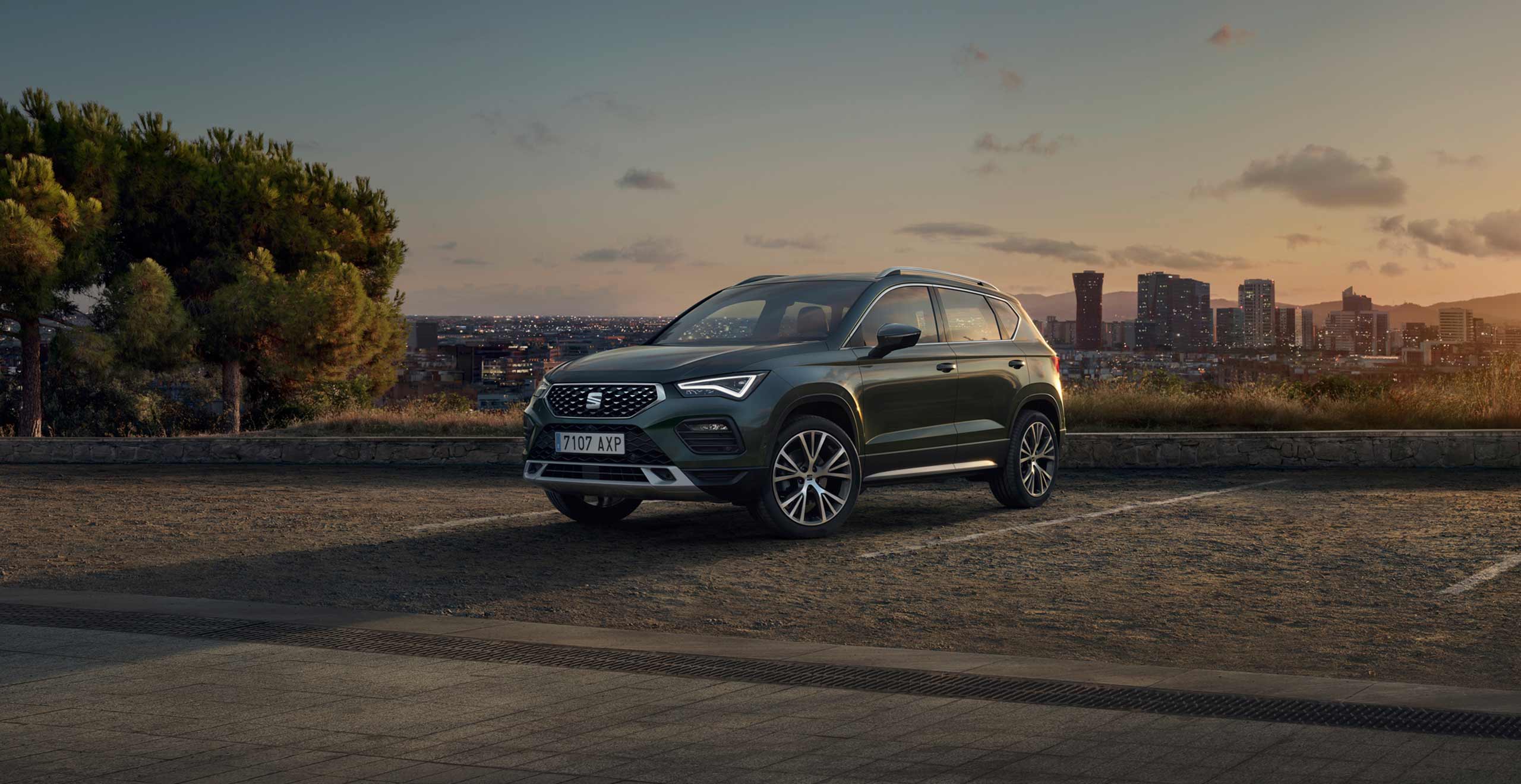SEAT ATECA dark camouflage colour front grille and full LED lights 